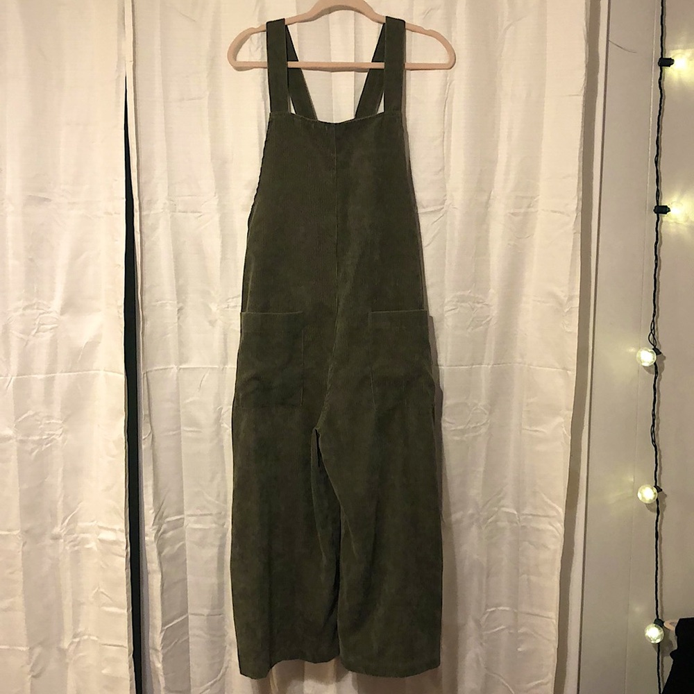 Loose fit green corduroy jumper